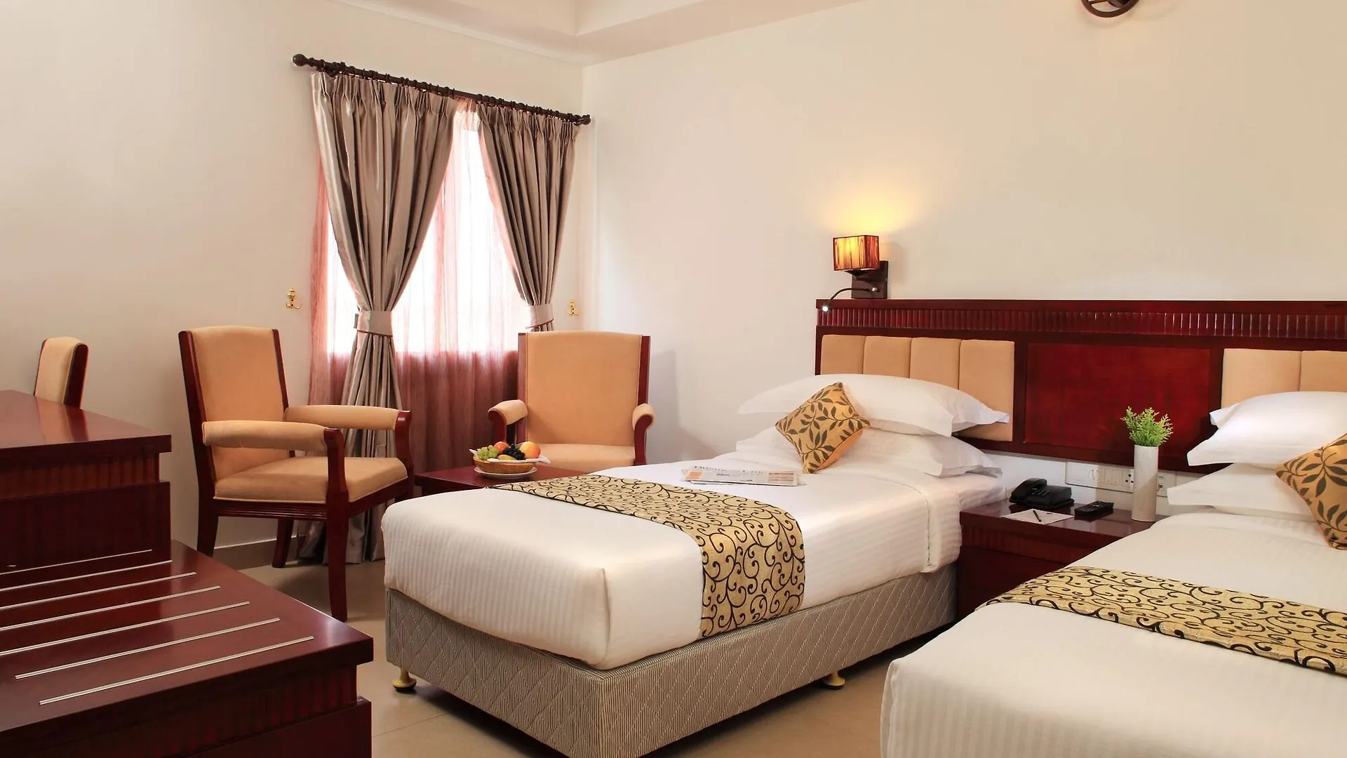 Nm Royale County Hotel Kochi 4*,